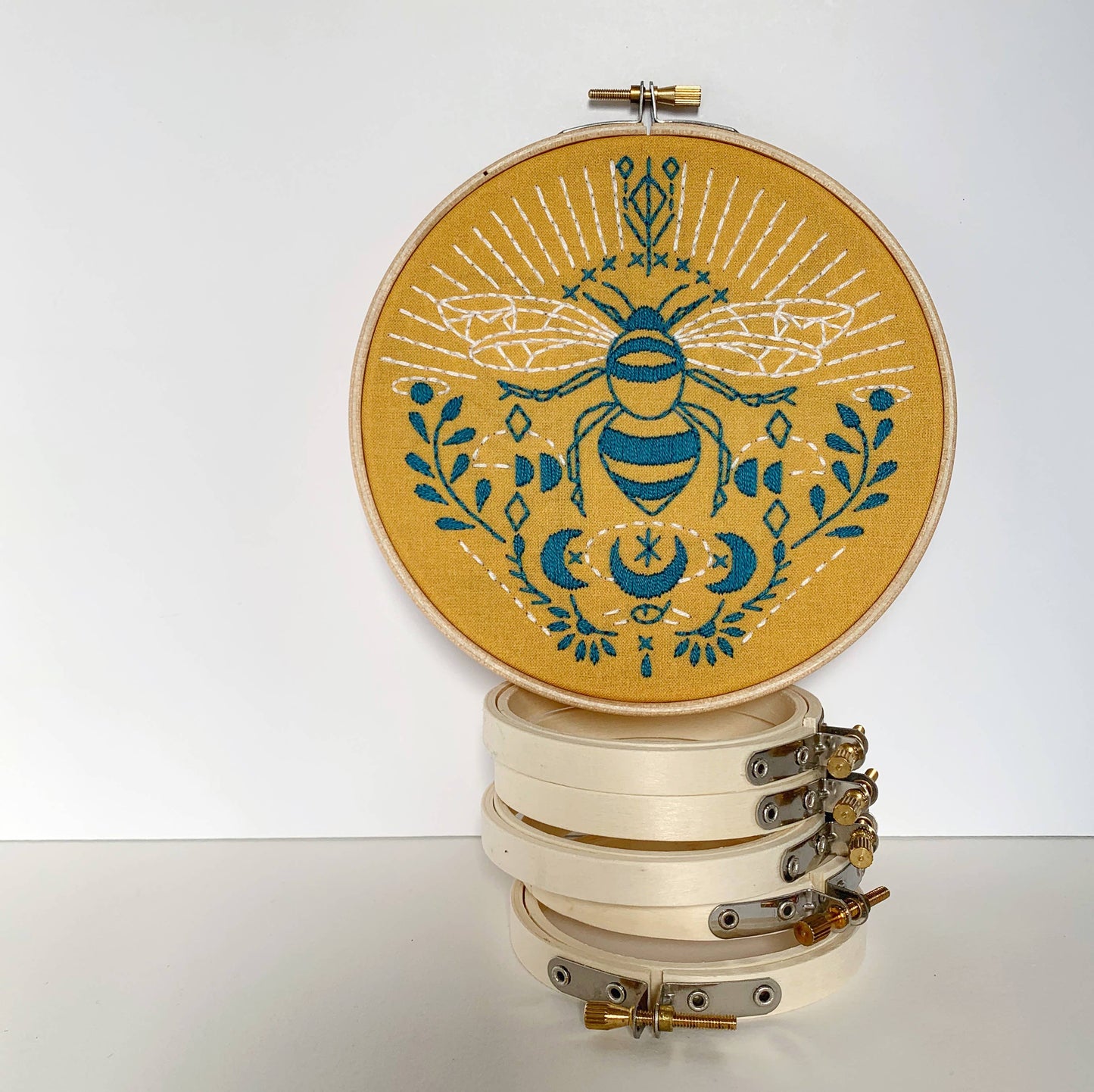 Lovely Bee Embroidery Kit