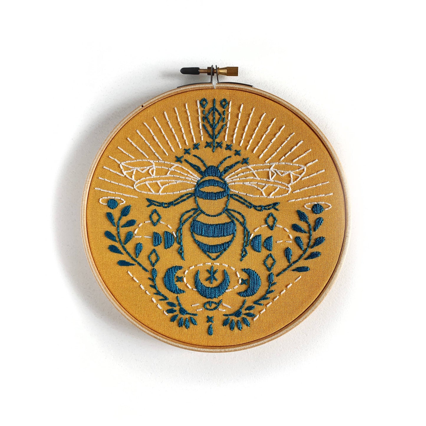 Lovely Bee Embroidery Kit