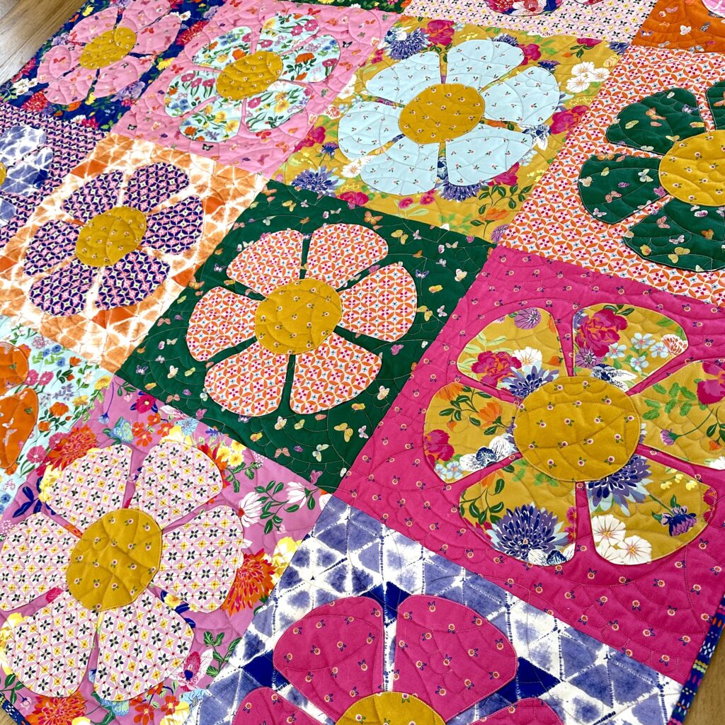 Retro Daisy Quilt Paper Pattern by The Retro Quilter