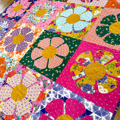 Retro Daisy Quilt Paper Pattern by The Retro Quilter